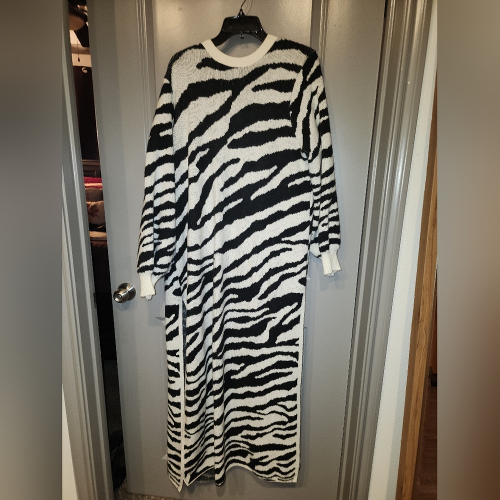 Fashion to Figure Zebra Print Cardigan - Picture 3 of 3